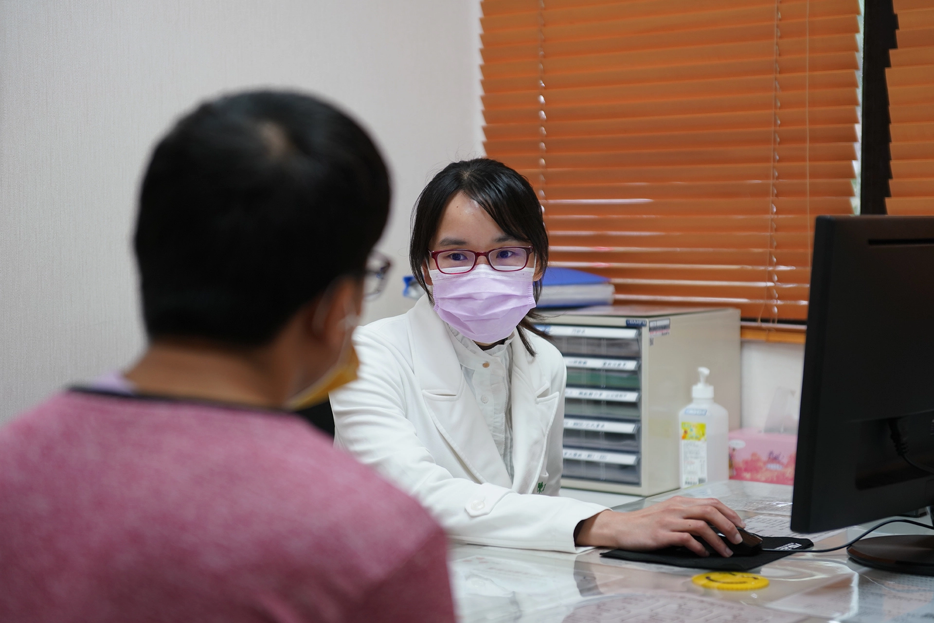 花蓮慈濟醫院精神醫學部兒童青少年精神科主任陳珮儀指出,考生心理難免擔心表現不如預期,建議考生平時就能建立自我的壓力調適方式,以紓解焦慮。