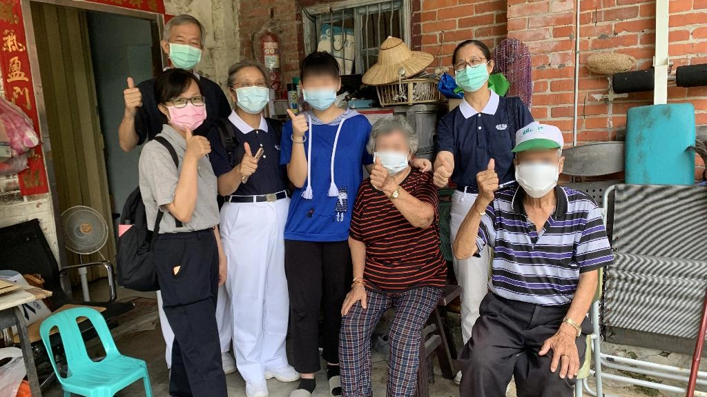 穩定就學關懷團隊分成四個家族,會同社工前往平溪的十分、菁桐;還有新莊、三重、土城、三峽等地家訪。