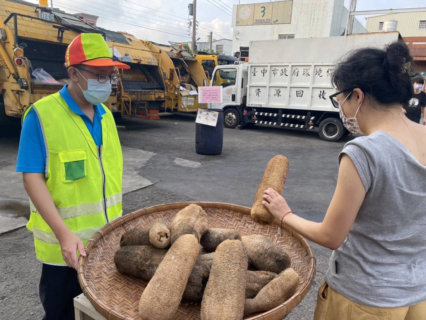 惜福攤-阿嬤菜瓜布天然又環保-婆婆媽媽最搶手。