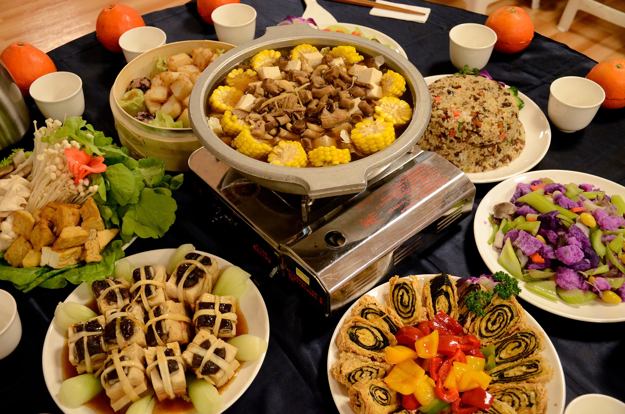 除夕吃團圓飯滿桌的美食,「均衡」是營養關鍵,記得不要讓喜歡吃得食物佔據的餐盤。