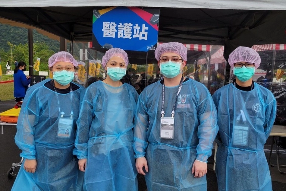 花蓮慈濟醫院負責中運激烈賽事的救護組任務,出動支援近二百名人力。