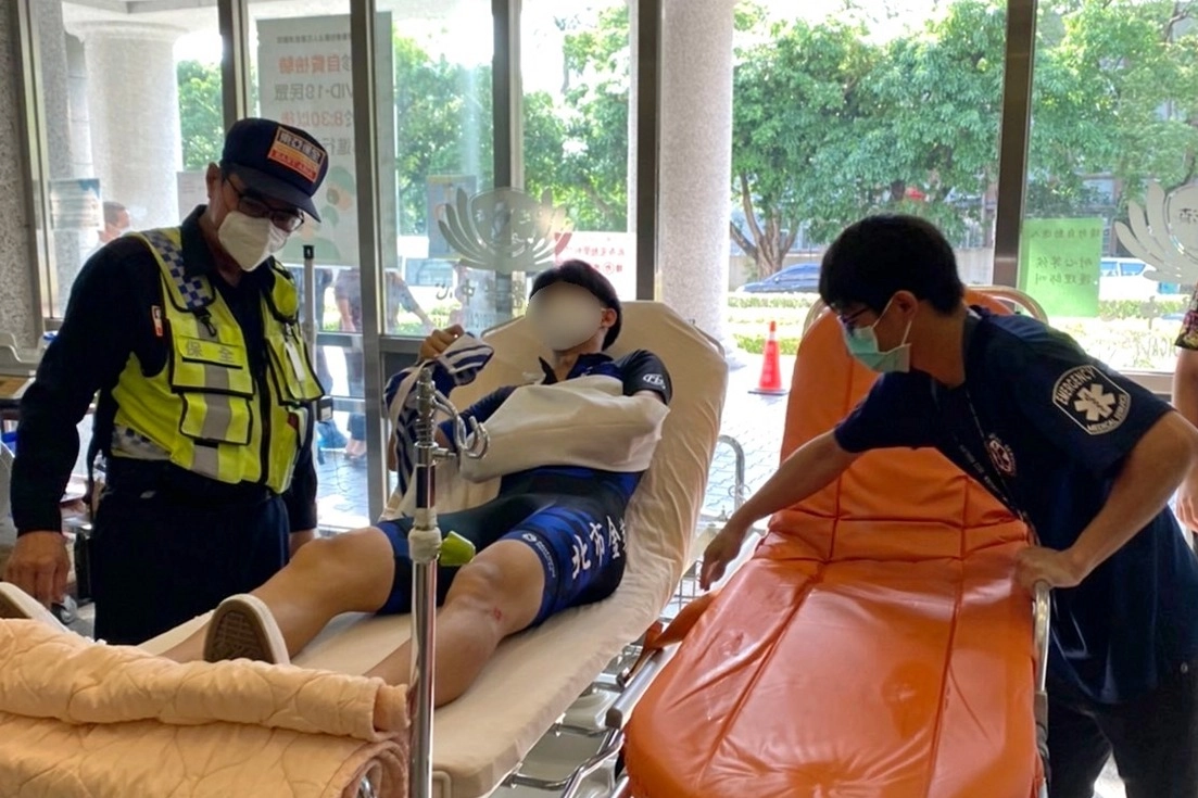 選手在比賽現場由救護團隊初步處理傷勢,後續送回花蓮慈院治療。