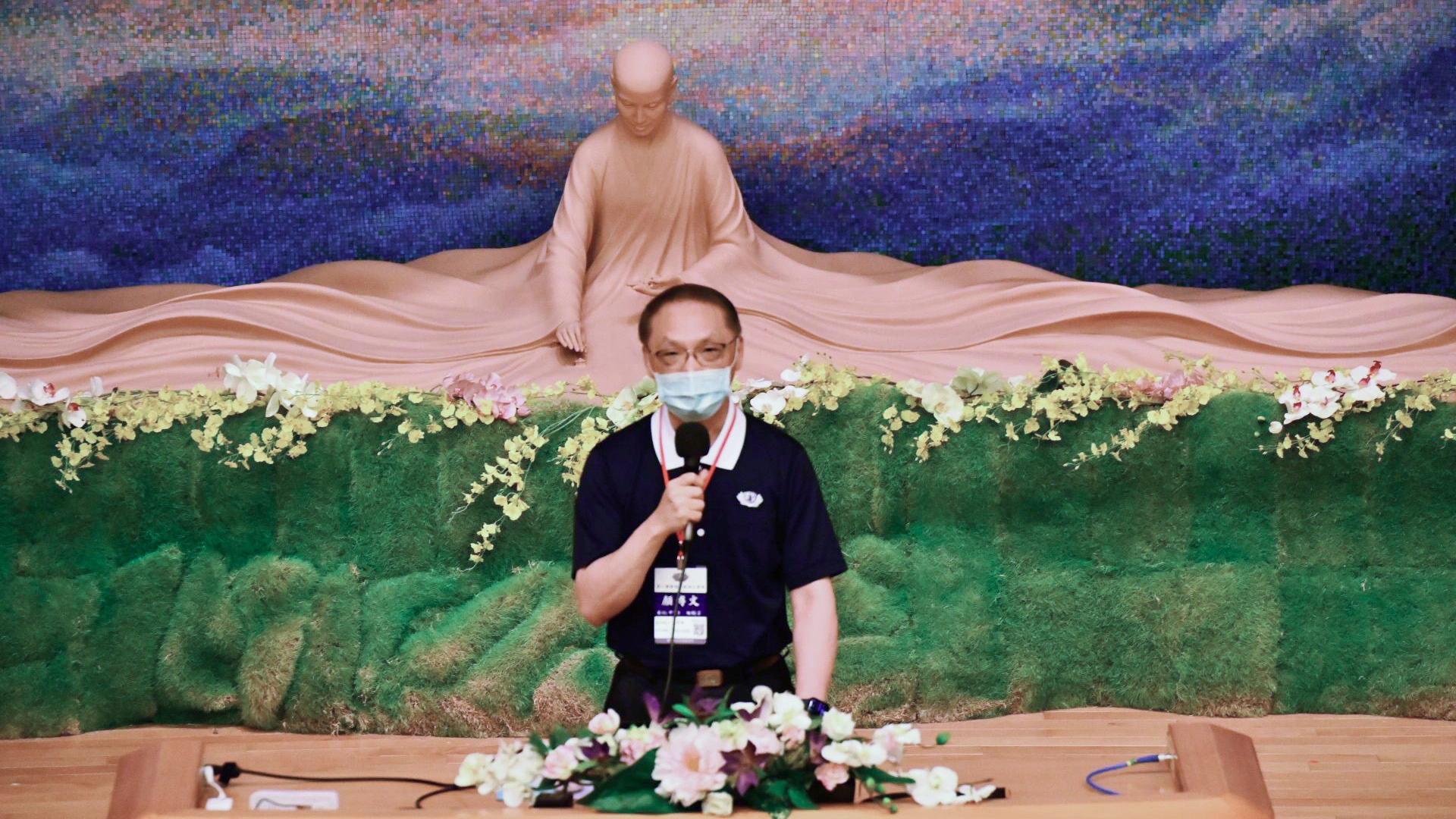 顏博文執行長出席課程並上台致詞,以0402事件慈濟在投入關懷過程中,覺得需要提升志工關懷的能量。