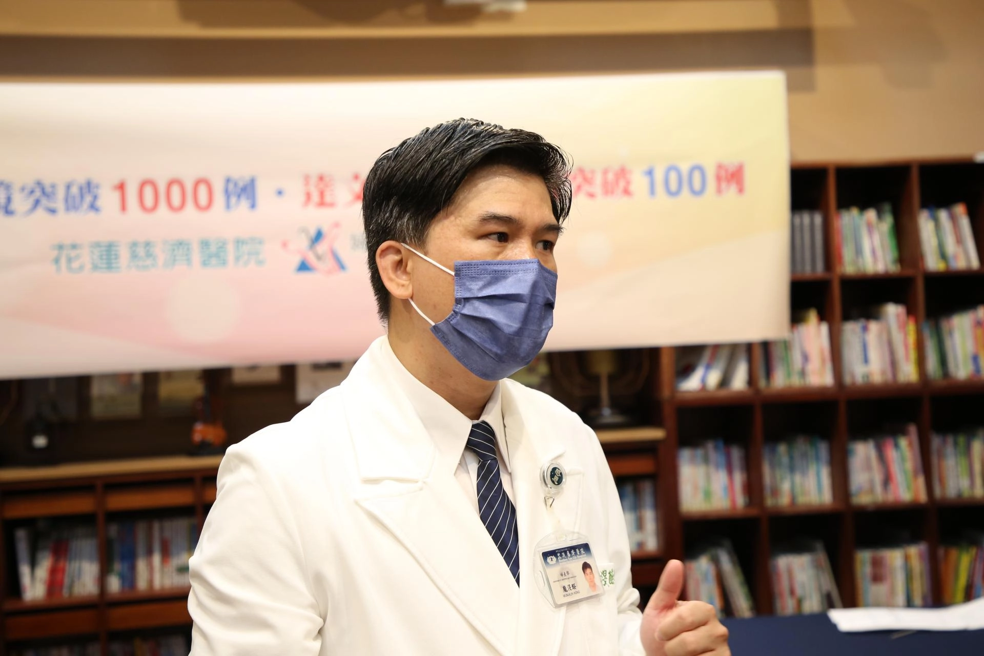 成果發表會上,婦科微創手術中心主任龐渂醛介紹「子宮頸韌帶保留子宮切除手術」,透過單一孔洞經肚臍完成,術後幾乎無疤,也不再有點狀月經和子宮頸癌。