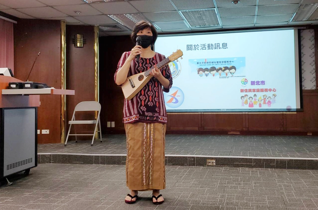 梁珠珠分享製作樂器烏克麗麗心得。