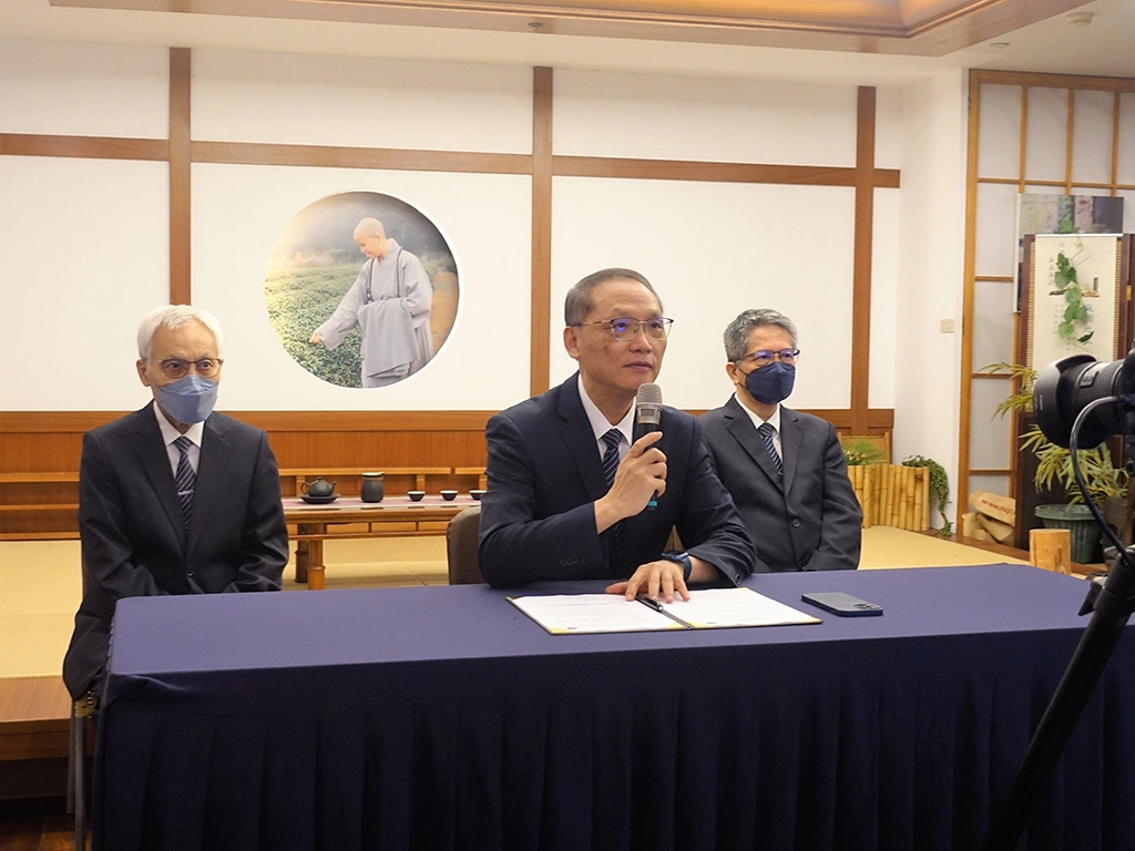 慈濟6月2日與國際組織簽署合作備忘錄,顏博文執行長(中)表示這將能全方位提供烏克蘭難民所需。