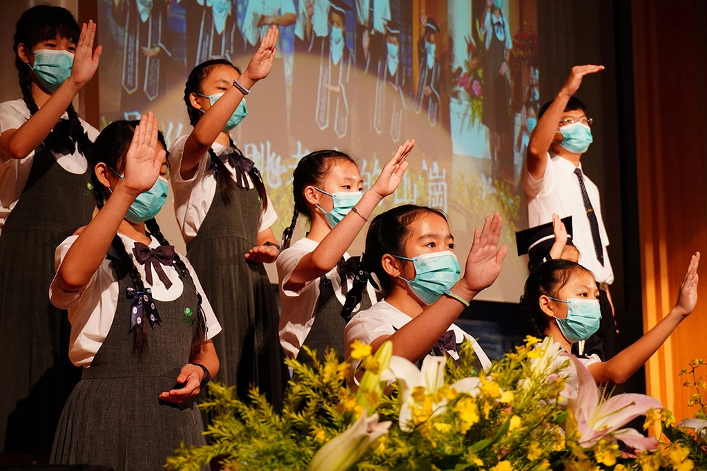 由四部畢業班師生共同演繹「成長」,一同見證他們人生旅程重要的一刻。