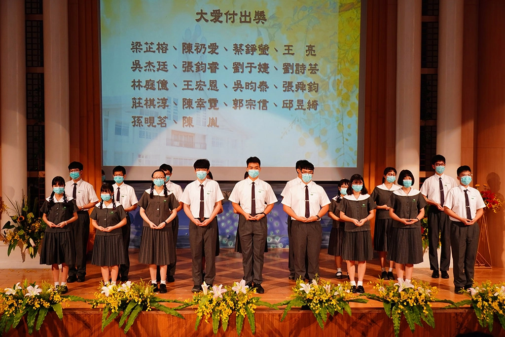 臺南慈中人文教育展良能,眾多畢業生透過志工服務,獲得大愛付出獎的殊榮。