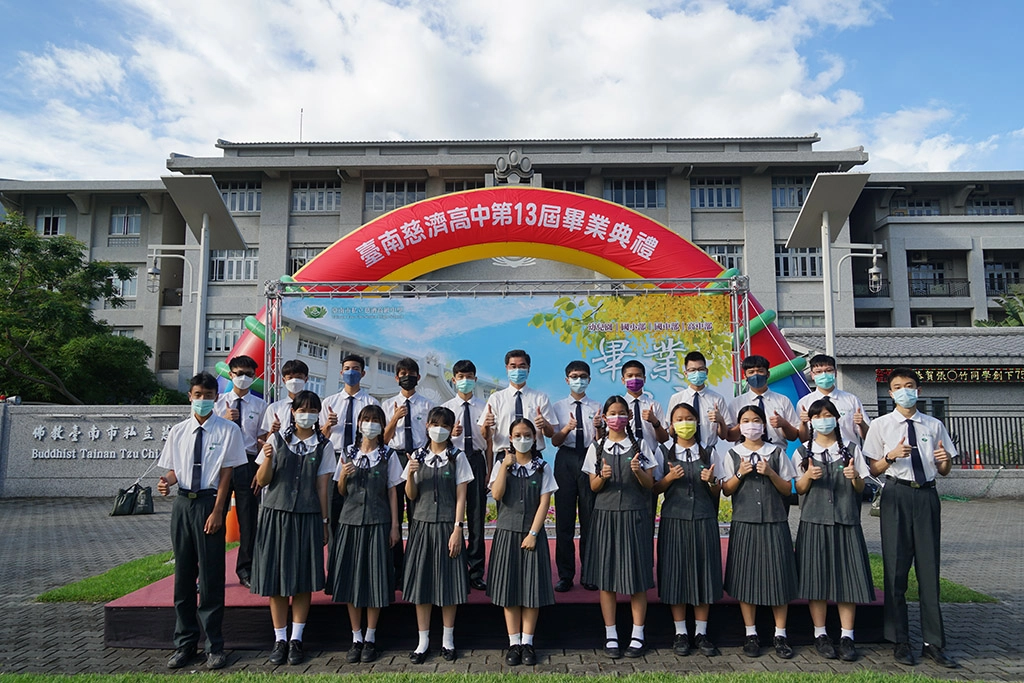 %臺南慈濟高中111年國中會考獲得5A以上的學生有17人,占全校考生中10%。