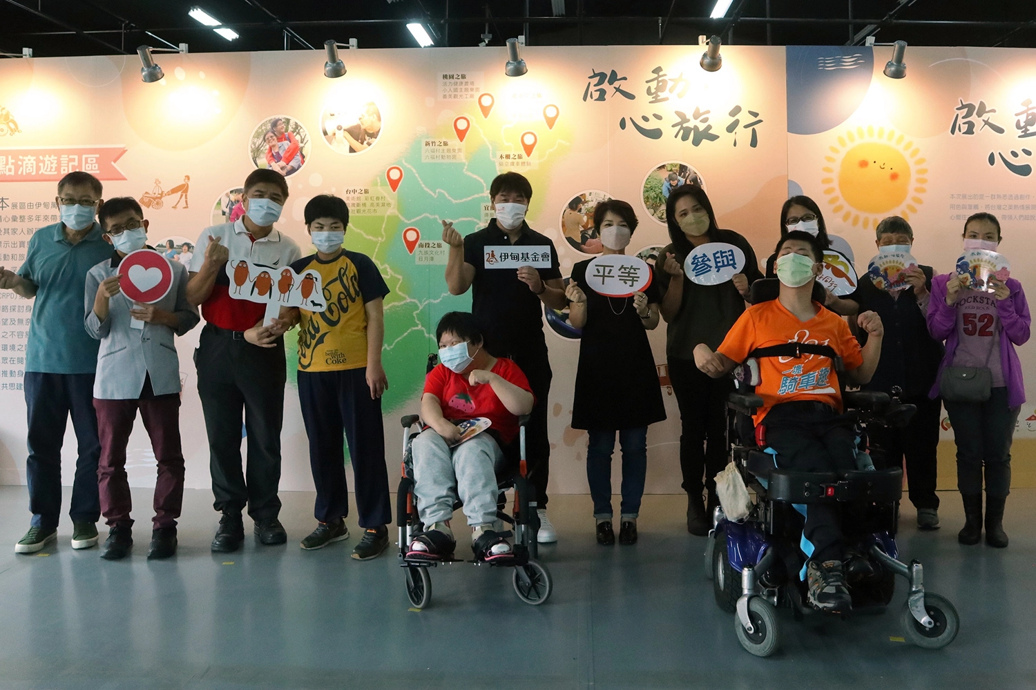 伊甸萬芳啟能中心辦理「啟動心旅行」成果展,邀請民眾前來觀賞,感受身障創作者的生命力。