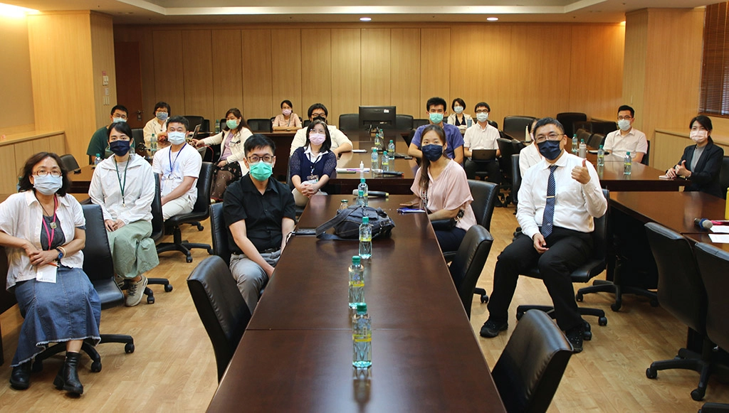 花蓮慈濟醫院小兒部承辦「兒童醫療區域整合照護&mdash;&mdash;校園特約友善醫療服務模式」網絡增能研習課程，邀請到花東二十二位醫師、國中校護及輔導老師，共同與會討論「送醫療進校園」服務模式。