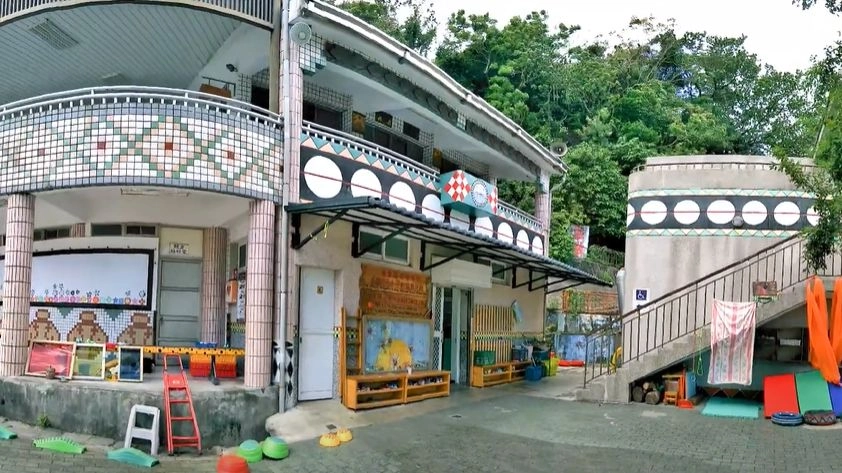 臺東縣嘉蘭國小附幼將學校當作遊樂園,以營造幼兒自主、遊戲為本的學習情境。