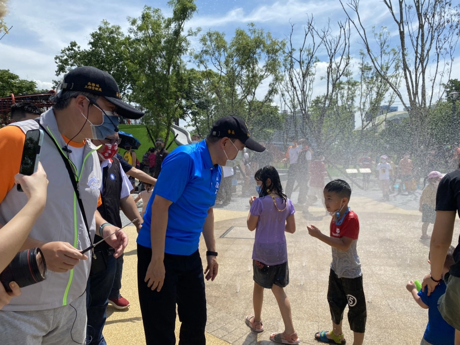 場內噴水時間為5月至9月,每日早上9點至晚上7點,每30分鐘噴水15分鐘。