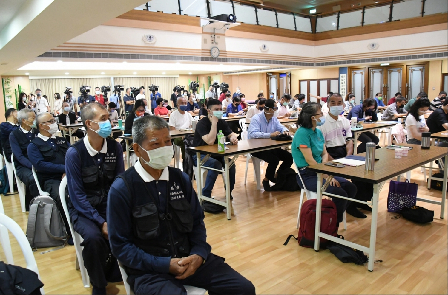 慈濟社區道場不僅平日發揮社區守望相助的功能,為防範災難應變,基金會已有一千三百位志工得到內政部核可認證成為防災士。