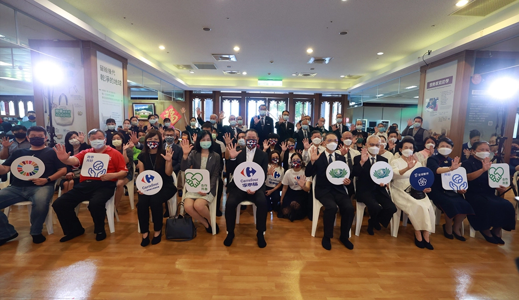 慈濟基金會守護臺灣「一直都在」的精神,也展現「走在最前、超前佈署」的行動力,與家樂福跨界合作、攜手共善。