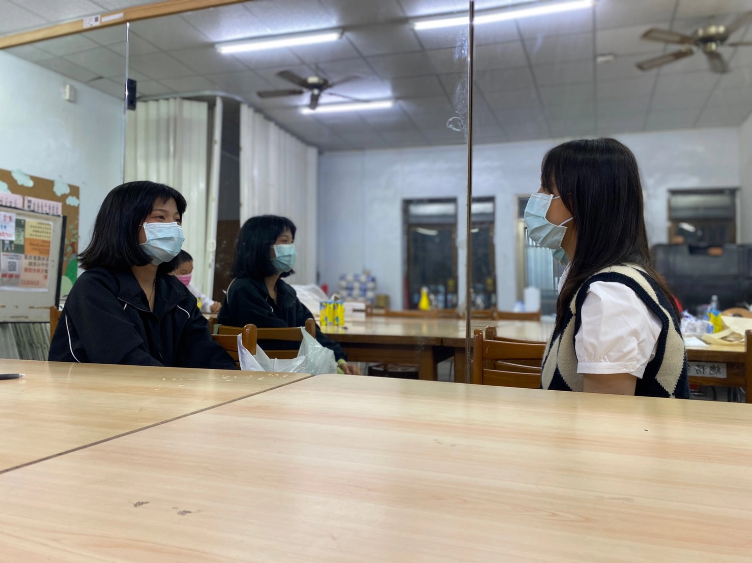 「模擬面試」開始前,青少年自主練習自我介紹