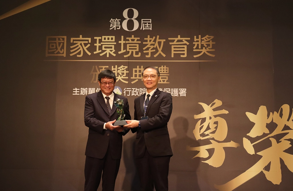 入圍「團體組」之一的慈濟基金會,由顏博文執行長為代表出席典禮領受優等殊榮。