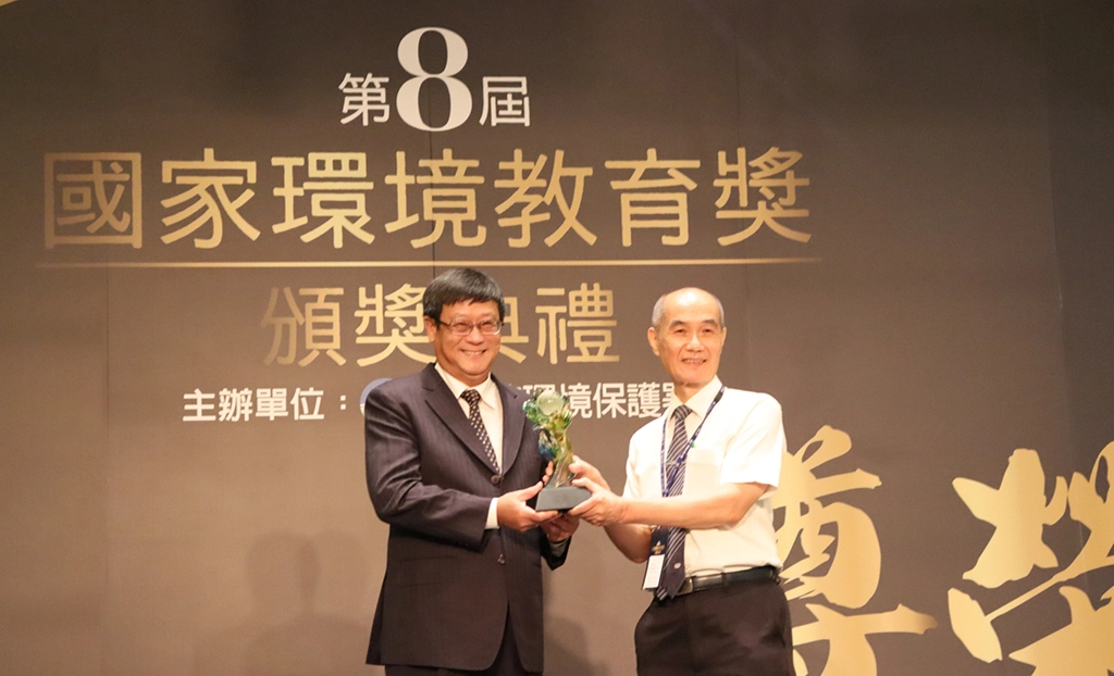 慈濟基金會(高雄靜思堂)同仁陳哲霖,在本屆則獲得「個人組」優等殊榮。
