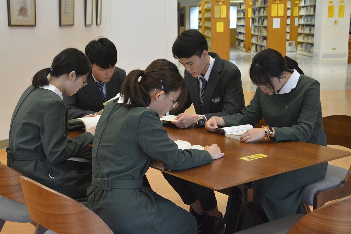四技部新住民子女公費生採「面試」方式,招生高中職畢業生。