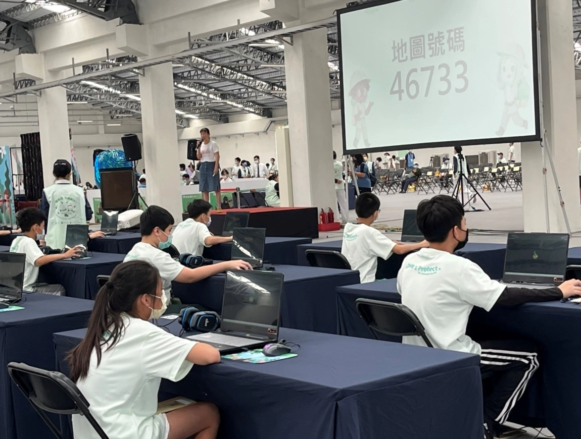 來自95所學校、285位學生在師長陪同下參賽。