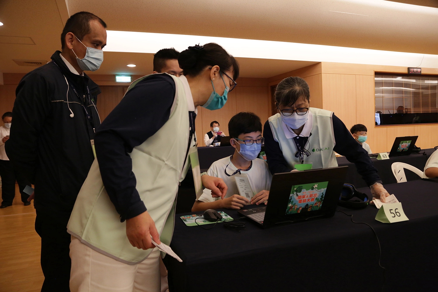 慈濟基金會與新竹市政府共同主辦的縣市盃「慈濟x PaGamO 環保防災勇士 PK 賽」3月5日在新竹慈濟靜思堂舉行,共31校、92人參賽。