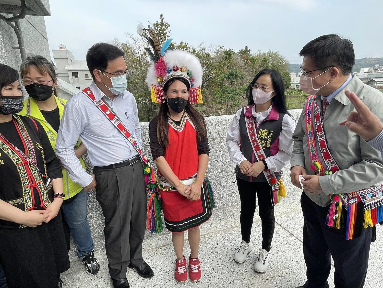 林佳龍3月6日受邀前往參加落成捐贈典禮,關心住戶入住情形。(攝影:歐明達)