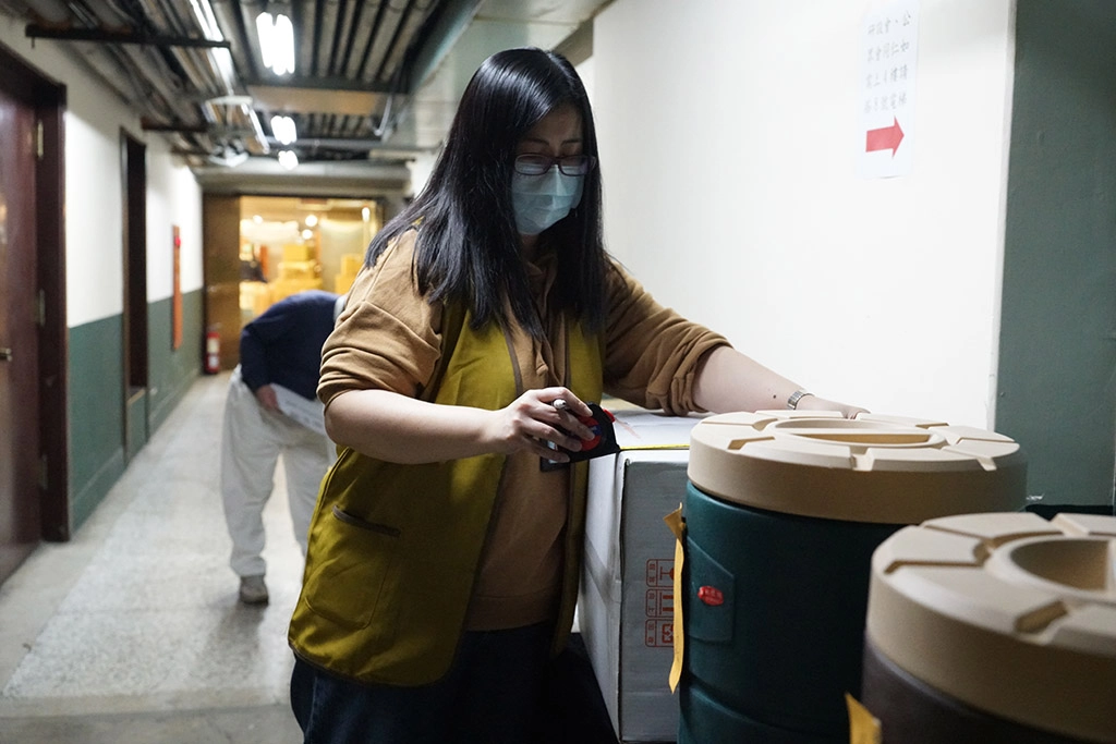 外交部非政府組織國際事務會 副執行長 吳竹君,以志工身分到現場幫忙。