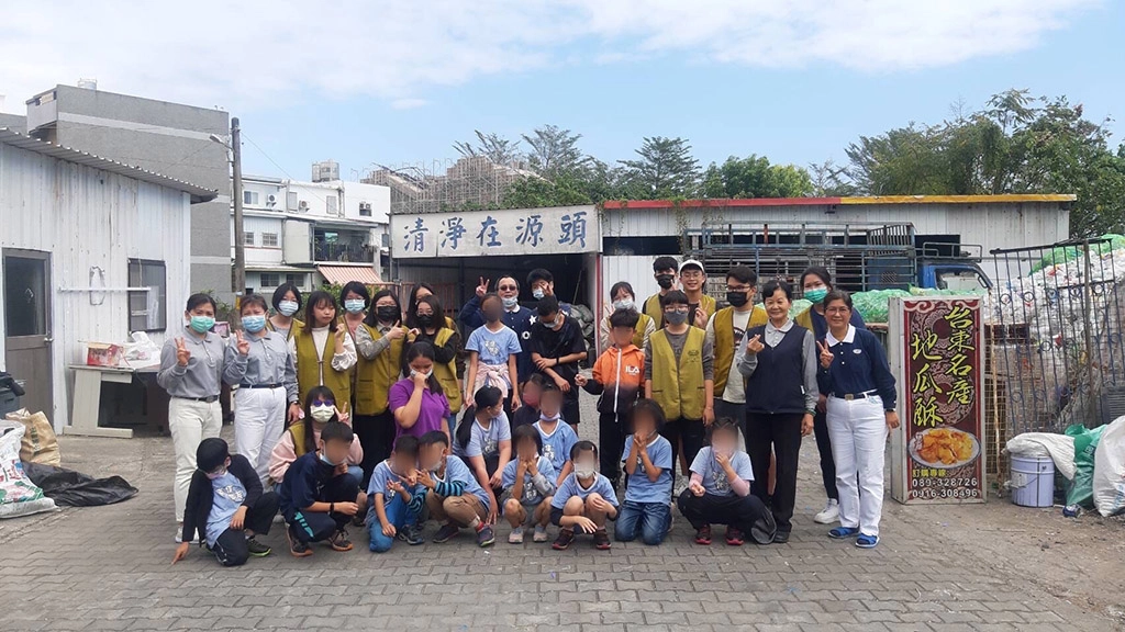 植樹312環保分類體驗人文營,張福松老師說勿忘背後付出的環保大地志工,最重要的清淨在源頭要落實。