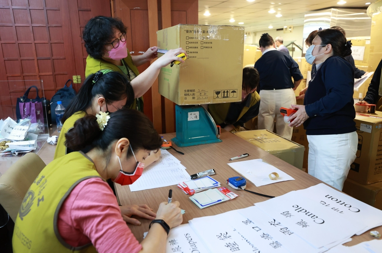 由外交部公布的接受物資項目中,大致區分為民生用品、醫療器材、乾糧食物、婦幼品項,其中也有接受相關藥品捐贈。