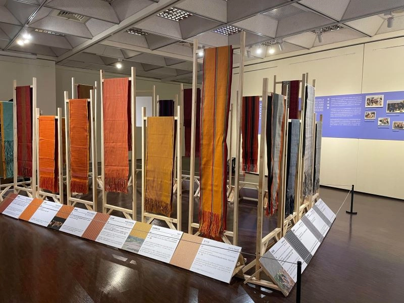 「tjemenun 經.緯—人間國寶許春美特展」展場。