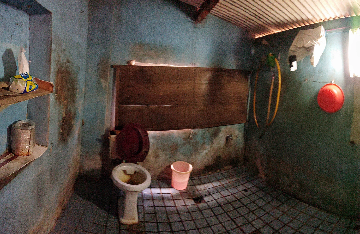 上圖為布袋案家李先生原居住環境。
