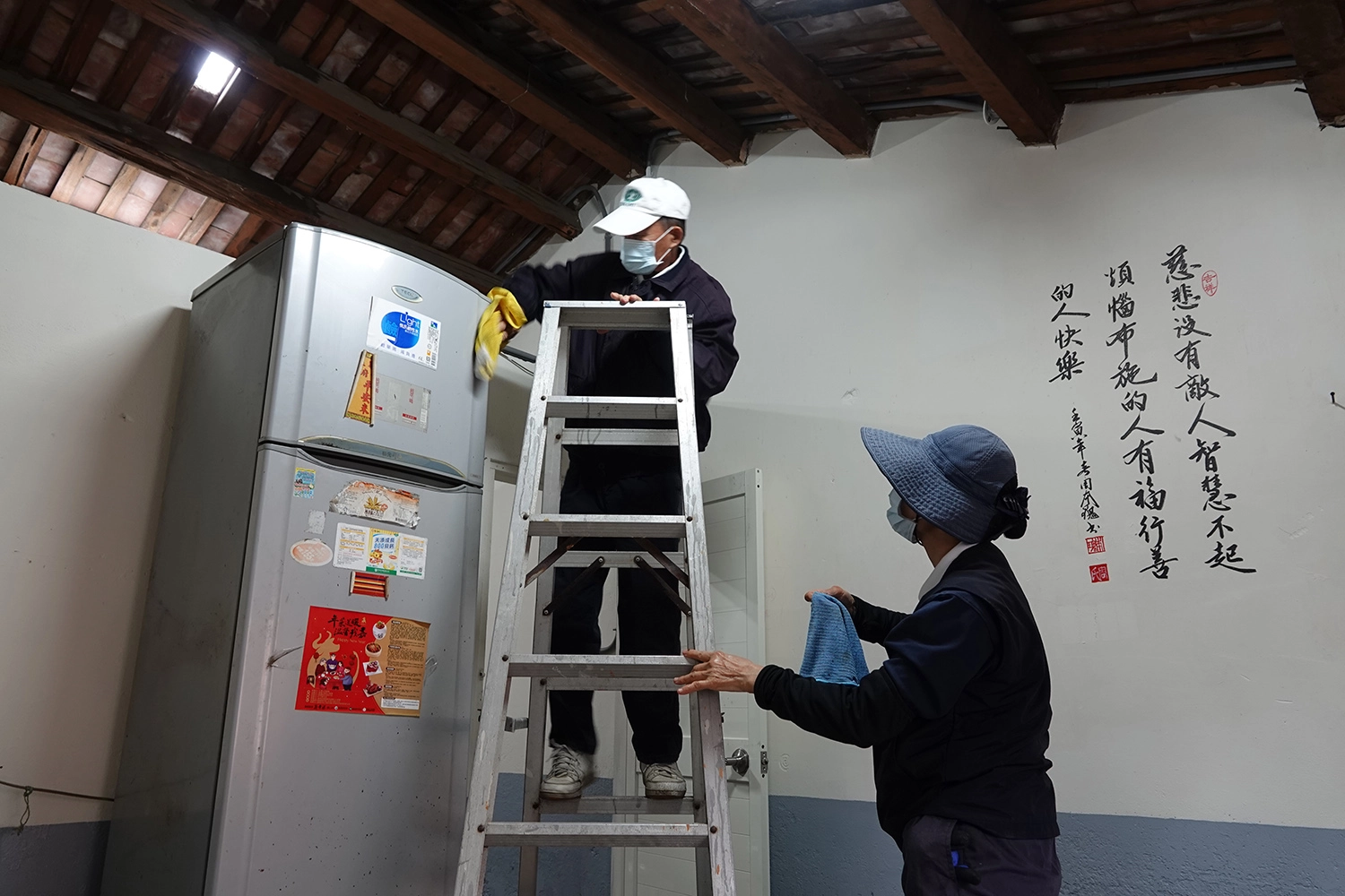 上圖為布袋慈濟志工替李先生家清理後居家環境煥然一新。