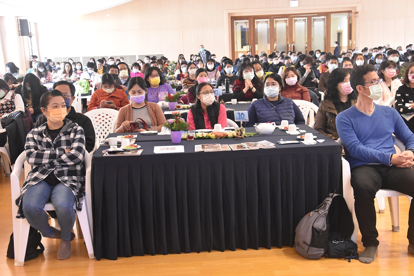 3月30日下午在慈濟大甲聯絡處舉辦「海洋台灣講座」,共有來自台中市大甲區12所學校共362位師生參加。(圖為慈濟基金會提供)