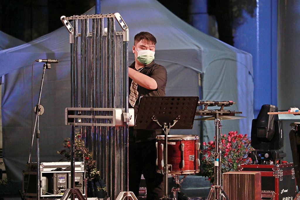 黃楷勛分享這次很難得能在臺南市議會前廣場表演,可說是珍貴且難忘的回憶,也是打擊樂校隊高三同學們最後一次對外演出。