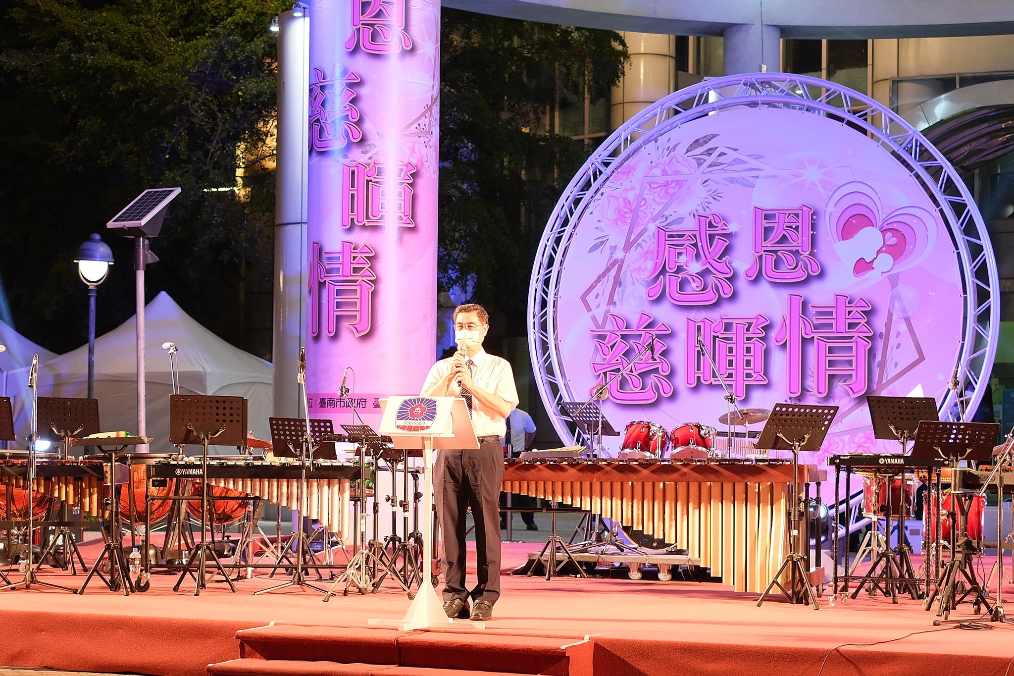 姚智化校長代表致詞祝福全天下的母親天天快樂,平安健康喜樂。