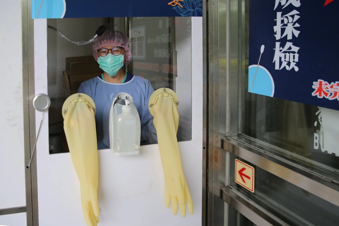 花蓮慈院開設戶外快篩陽性-PCR篩檢站,提供一站式篩檢,並且與急診求診動線分流