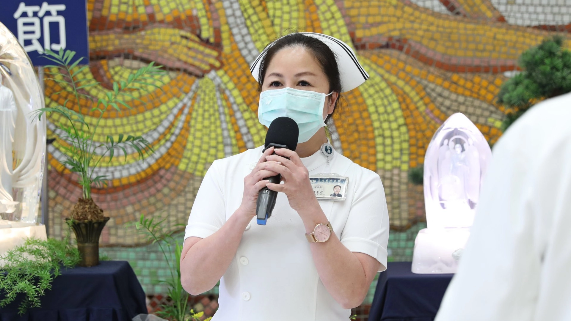 鍾惠君主任感恩醫療團隊的家人支持,護理部才能處理這麼多事情。