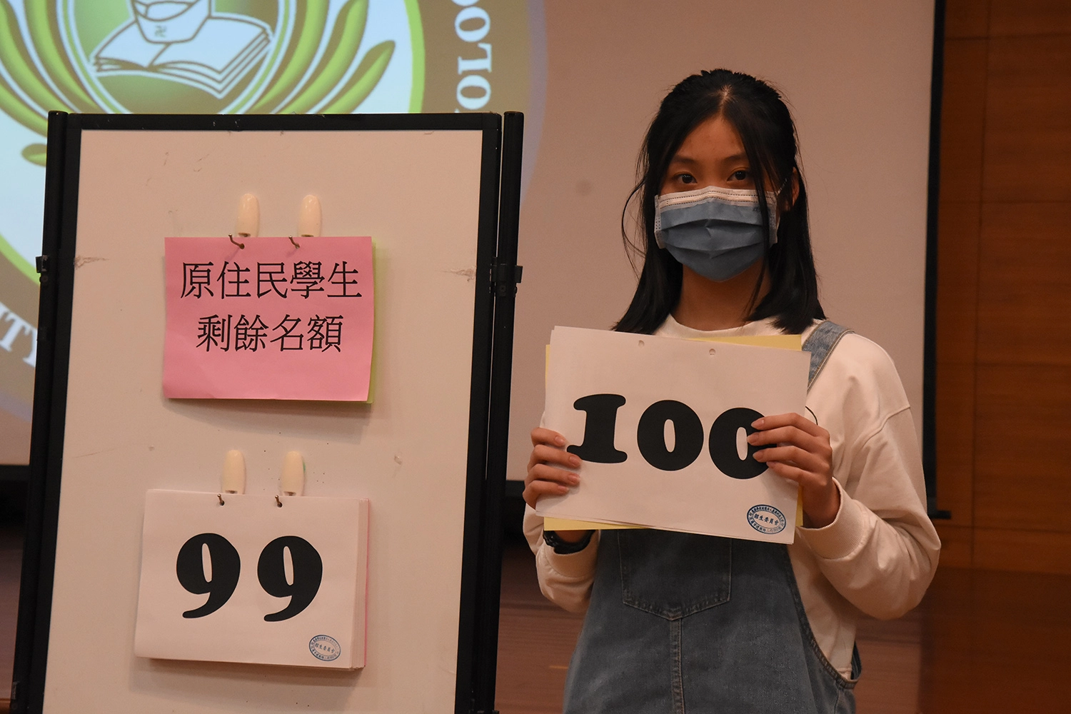 原住民專班撕榜第一名的王韻如(阿美族)表示,未來也會繼續認真課業,爭取績優獎學金。