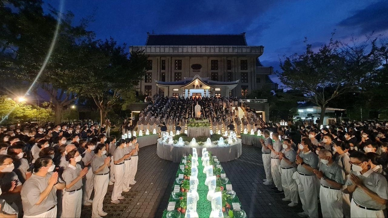 2022年佛誕節全球各地慈濟志工同步線上浴佛，圖為馬來西亞。(圖為海外慈濟志工提供)