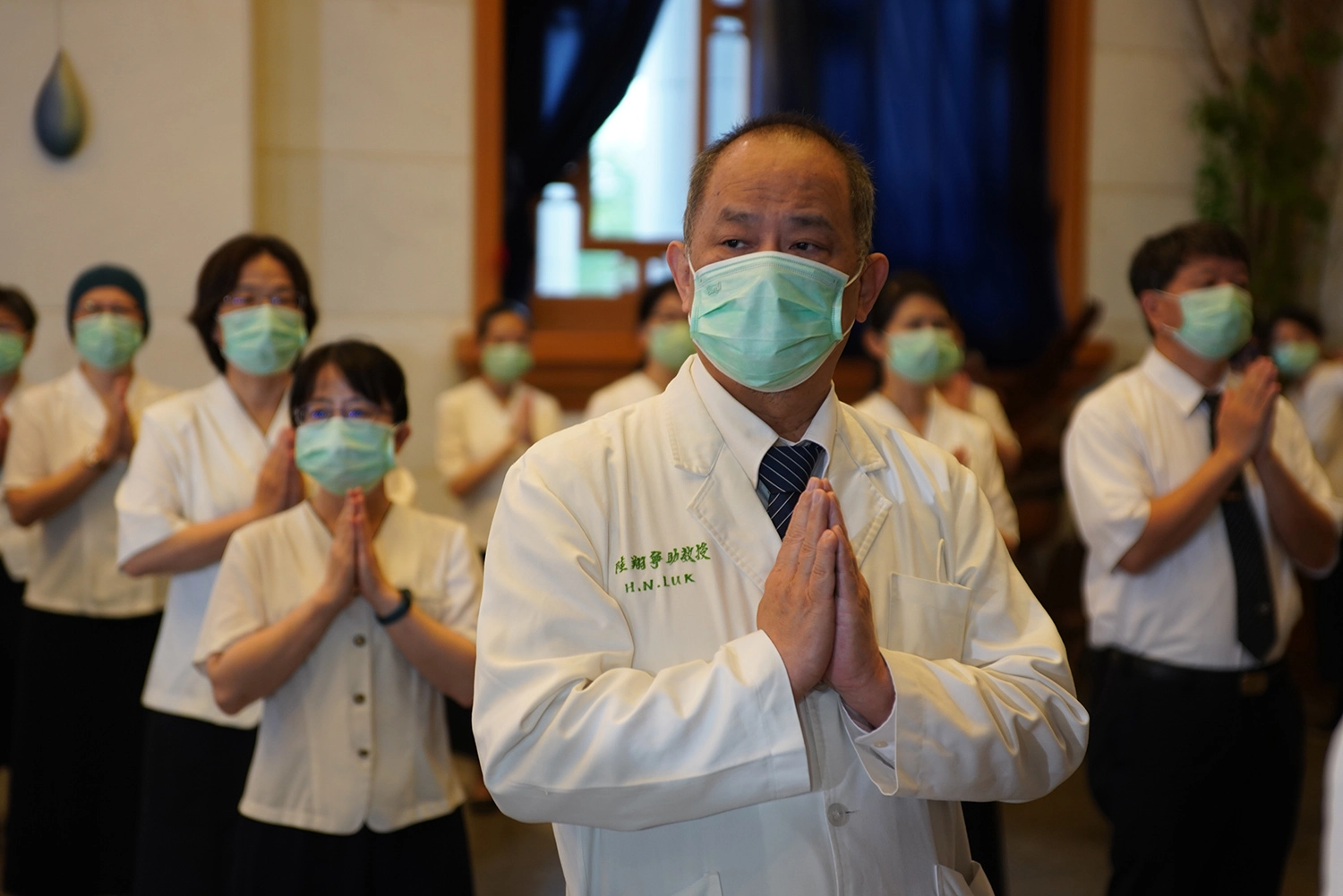 花蓮慈院麻醉部主任陸翔寧表示，「人心淨化、社會祥和、天下無災難」是全世界各宗教一致的期盼，雖然自己是天主教，但大愛、為善精神與慈濟都是一致的，也祈求天下無災無難。