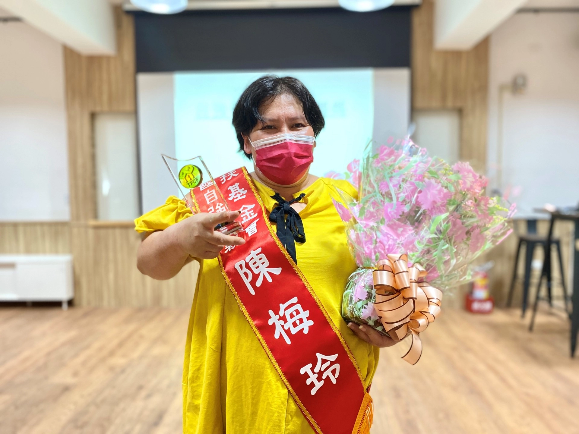 陳梅玲獲頒自強母親