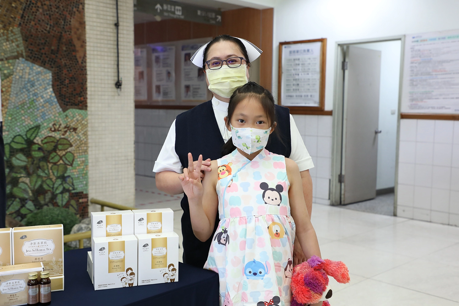 「因為本草飲有不少實證,所以,很放心也很安心的與女兒、家人一起喝,來增加抵抗力。」花蓮慈院護理部督導李彥錚現場也分享自己使用淨斯本草飲的心得。