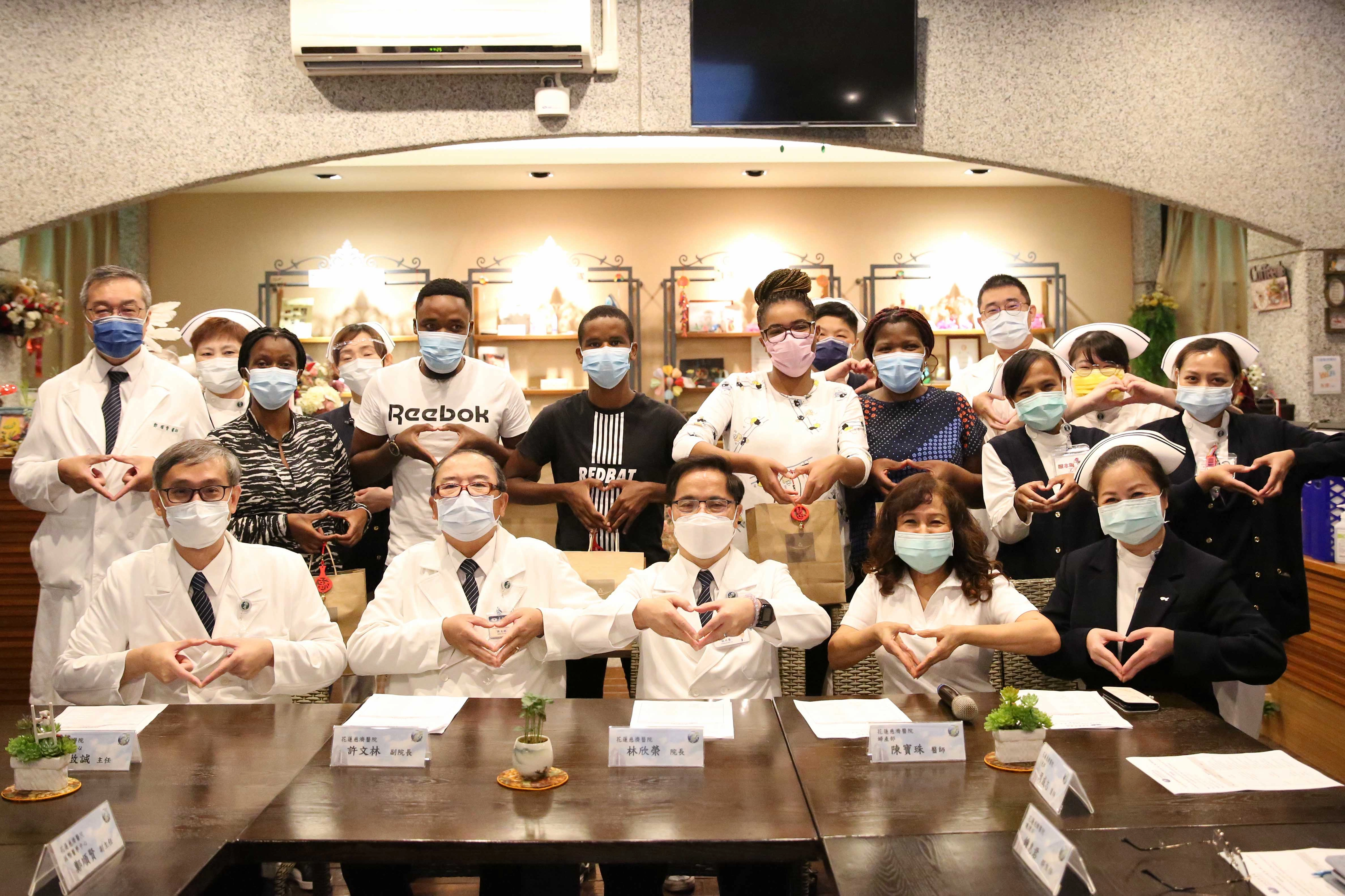 5月24日,第二期第一批五位來自史瓦帝尼的助產師到花蓮慈院,展開為3個月,以婦產科、小兒科、護理部為重點的醫療訓練計畫。