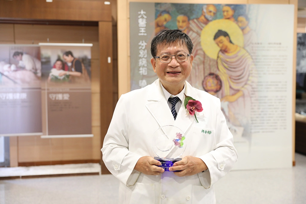 身為「後山病理人」,許永祥一肩扛起的不僅是慈濟醫療、更是花東醫療的病理工作,以病理科醫師的身份參與各大內外科別病患的治療過程,救治無數患者。