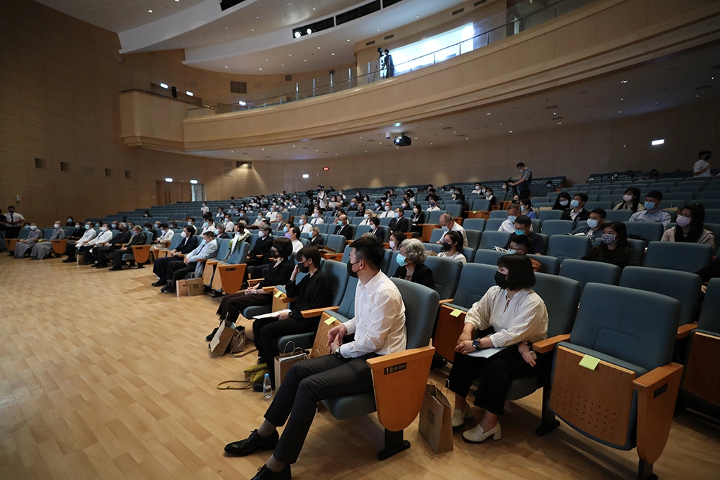 花蓮慈濟醫院與慈濟大學於五月二十八日在慈濟大學演藝廳舉辦解剖病理部主任許永祥教授追思學術研討會,一共近五百人,於現場及透過網路連線的方式,一起緬懷許永祥教授。