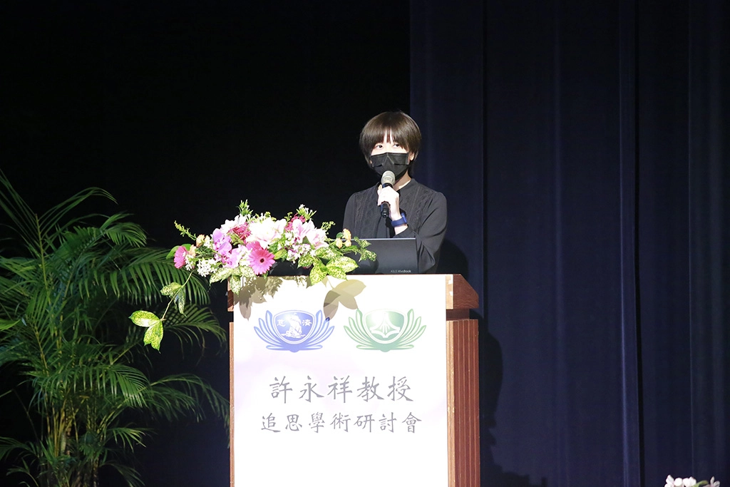 許永祥主任的女兒代表家屬憶念親恩,許可欣說,想對爸爸說「You're awesome!」我們一輩子以您為榮喔,謝謝您支撐這個家,在往後人生中,我們也會遵從您的名言「只要一日有飯吃,就要幫助別人,只要一日有電燈,就要用功讀書」愛您!