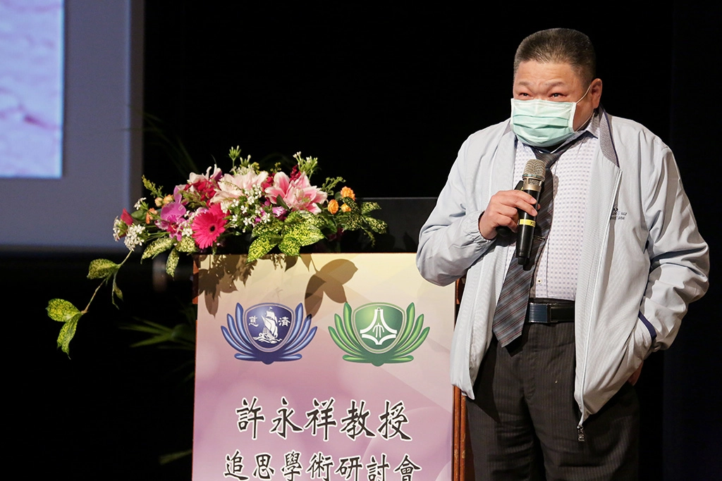 為許永祥主任進行病理解剖的臺灣大學附設醫院病理部吳木榮教授說,每一個病理研究所出來的學生都知道,未來他們可能要捐出遺體來貢獻病理界,這是他們的共識,因為身體是非常重要的資源寶藏,應該要毫不吝嗇的「捨己」捐出來,讓自己的身體發陽光大,將知識貢獻給臨床、學生以及任何需要的人來「利他」。