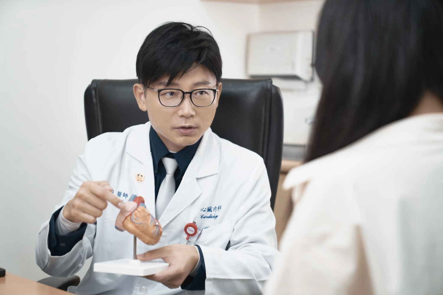台北醫學大學教授暨雙和醫院心臟內科醫師洪明佑表示,心血管痙攣常在休息與睡眠時發作,嚴重時可能造成心肌梗塞或猝死 (示意圖,非當事患者) 。
