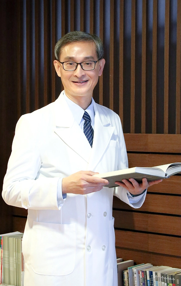 花蓮慈院幹細胞與精準醫療研發中心主任李啟誠表示,花蓮慈濟醫院與諾華合作,引進歐美創新的癌症治療方式「CAR-T免疫細胞療法」,這對於臺灣及東南亞各國有意尋求這項療法的血癌、淋巴癌病人,帶來治療新曙光。