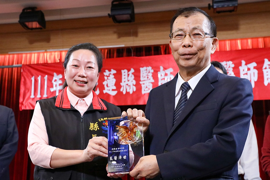 吳彬安副院長兼任人工智慧醫療創新發展中心(AI中心)主任,以自身影像醫學的專長,帶領智慧醫療AI中心整合醫療資訊系統和醫療影像擷取與傳輸系統,獲頒「優良醫師」獎項。